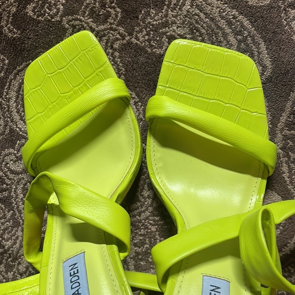 Neon yellow leather lace ups - Picture 6 of 6